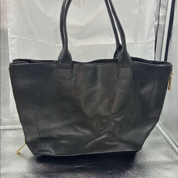 Danier Black Leather Tote Bag - Picture 1 of 4